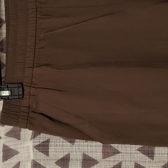 Green joggers - Picture 3 of 4